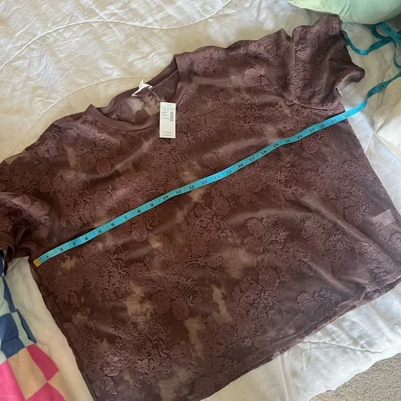 Floral Embroidered Mesh Short Sleeve Top - Picture 9 of 10